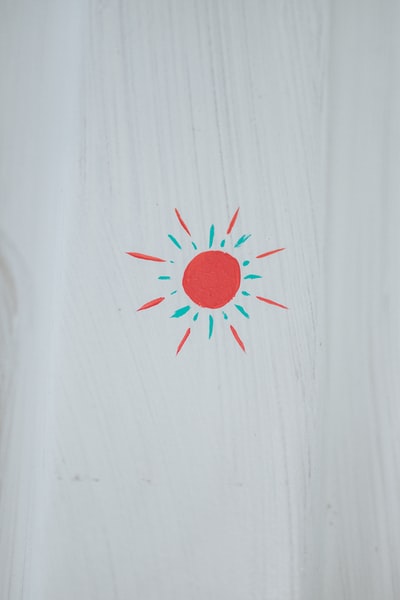 The red circle on the surface of the white wooden decorations
